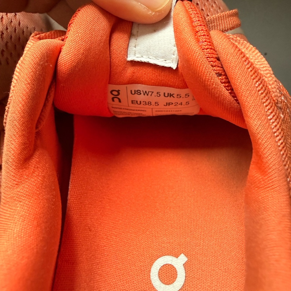 On Cloudsurfer - image 5